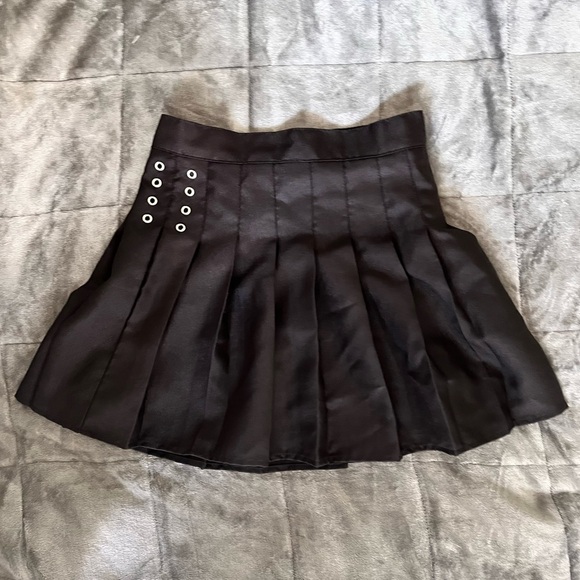 Black Pleated Mini Skirt - Picture 3 of 3